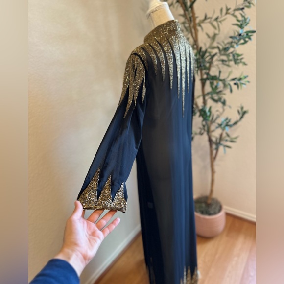 Heavily embellished and embroidered black open abaya one piece size large ✨ - Picture 3 of 16